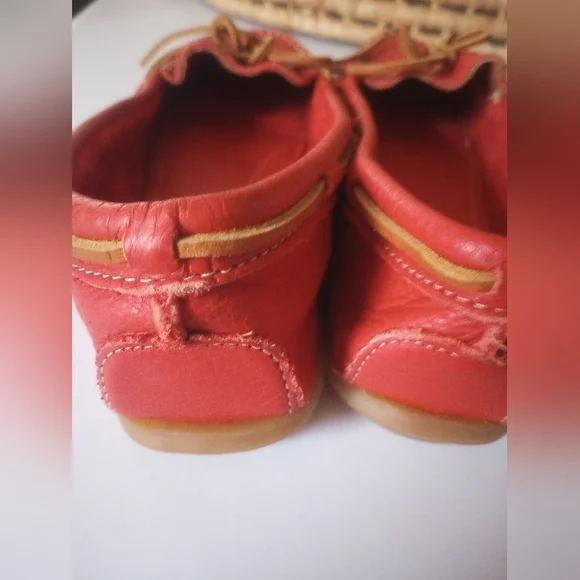 Minnetonka Women's Moccasins in Red and Tan - Picture 3 of 4